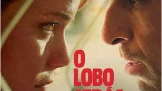 O Lobo Atrás da Porta
