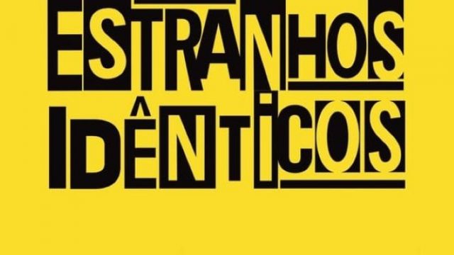 Três Estranhos Idênticos