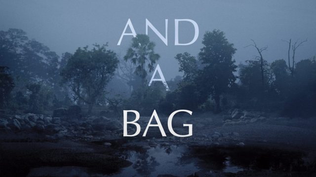 Um Rifle e Uma Bolsa