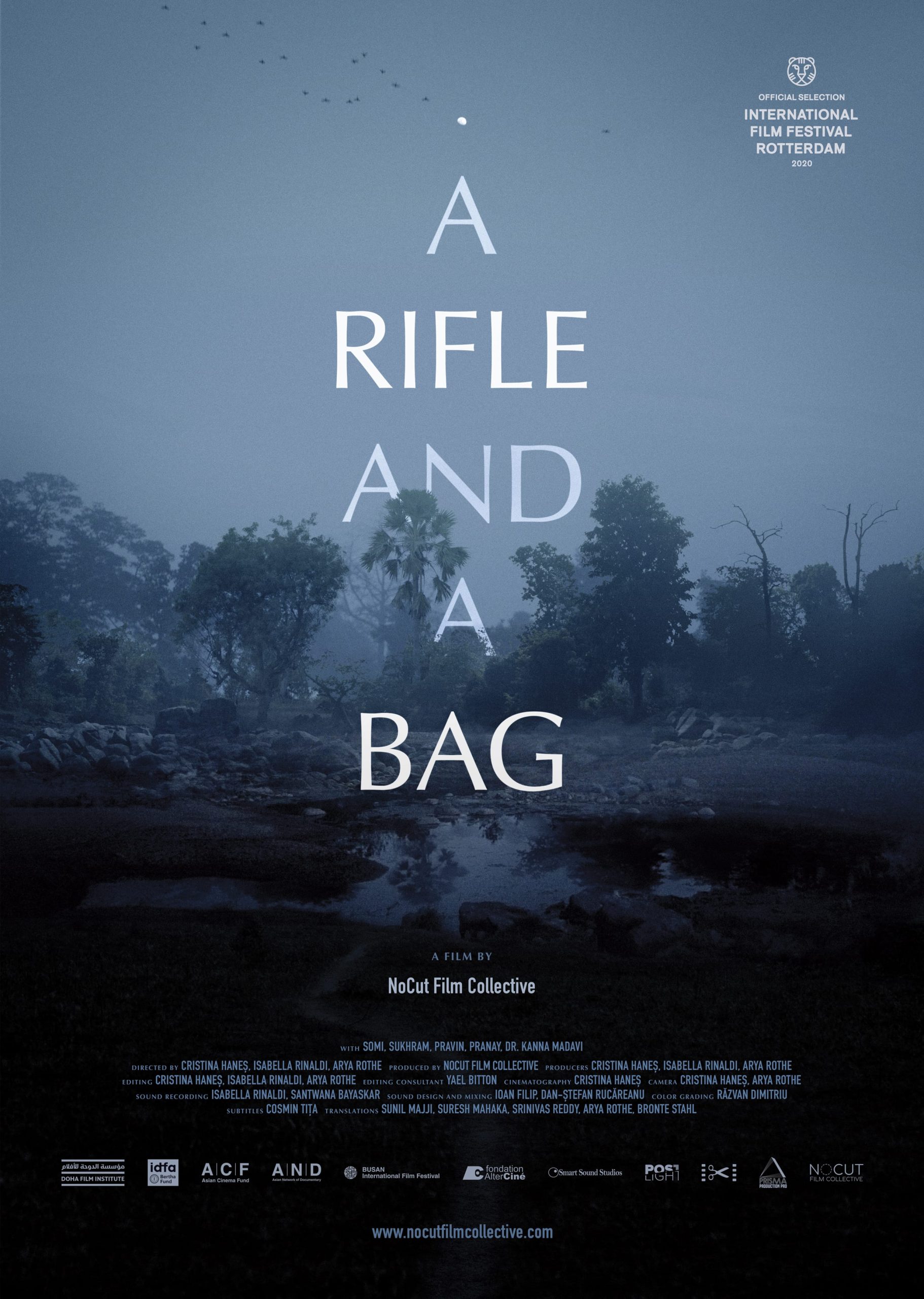 Um rifle e uma bolsa