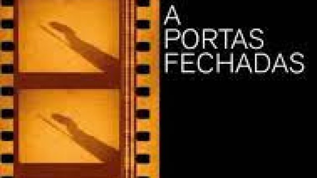A Portas Fechadas