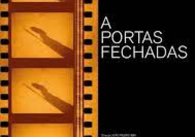 A Portas Fechadas