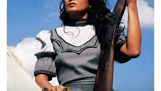 Lua Cambará – Nas Escadarias do Palácio